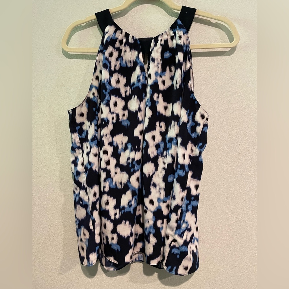 Ellen Tracy women’s blue and white printed tank top. Size L